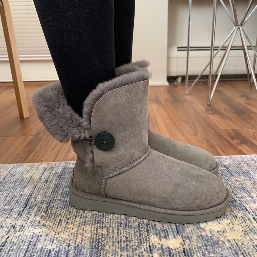 Authentic UGG Women’s Bailey Button II